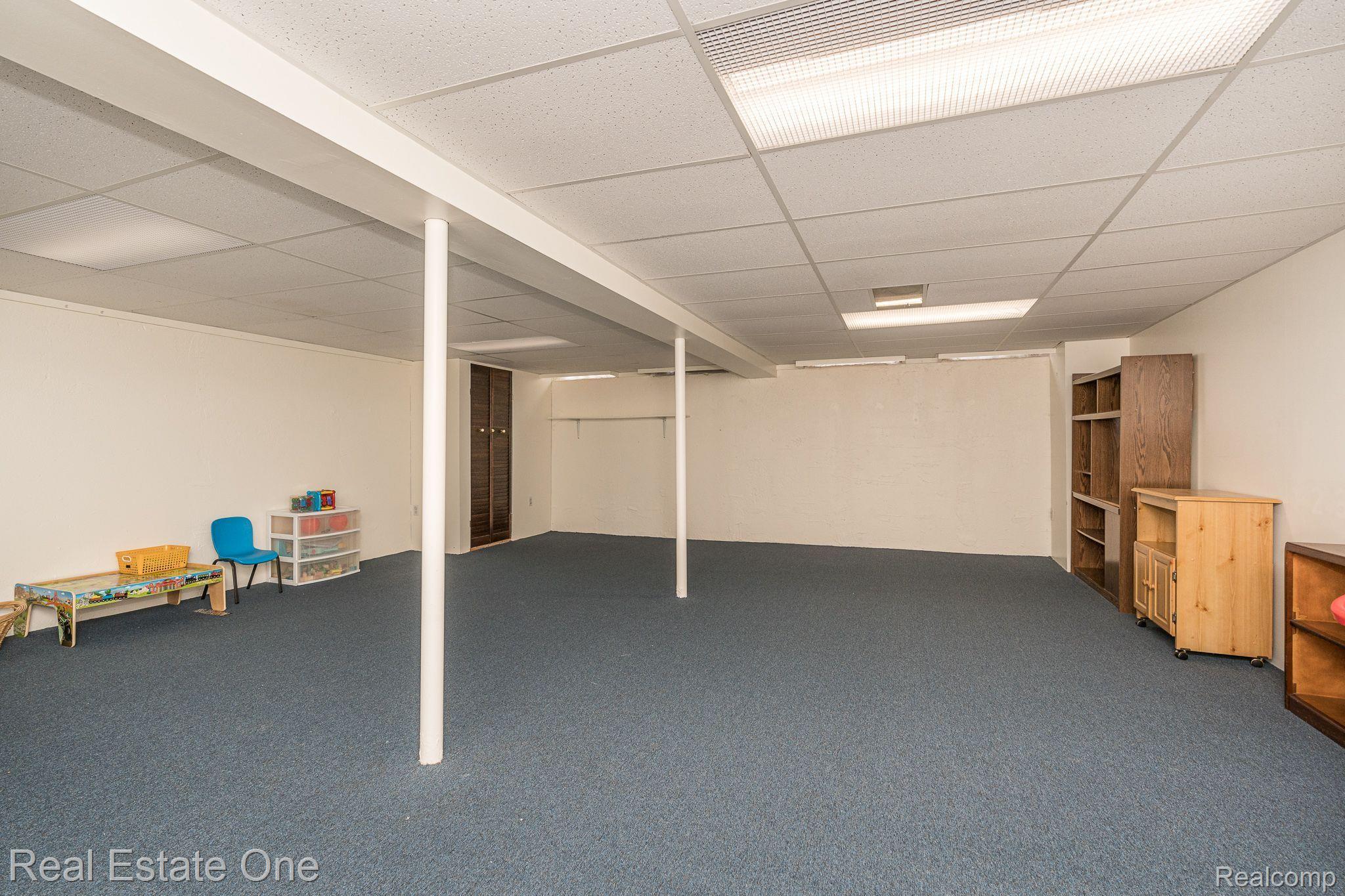 2623 Rhodes Drive Troy, MI 48083 - Photo 24 of 28 Gallery Image 24