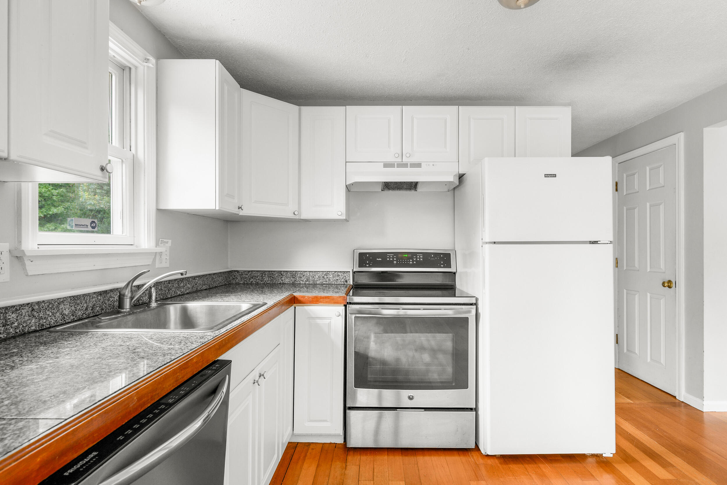 317 Megan Road Hyannis, MA 02601 - Photo 10 of 18 16_dsc_9072