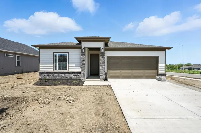 $375,225 | 20668 Skyview Lane, Spring Hill, KS 66083