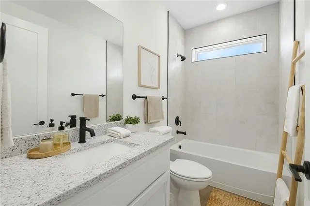 $375,225 | 20668 Skyview Lane, Spring Hill, KS 66083