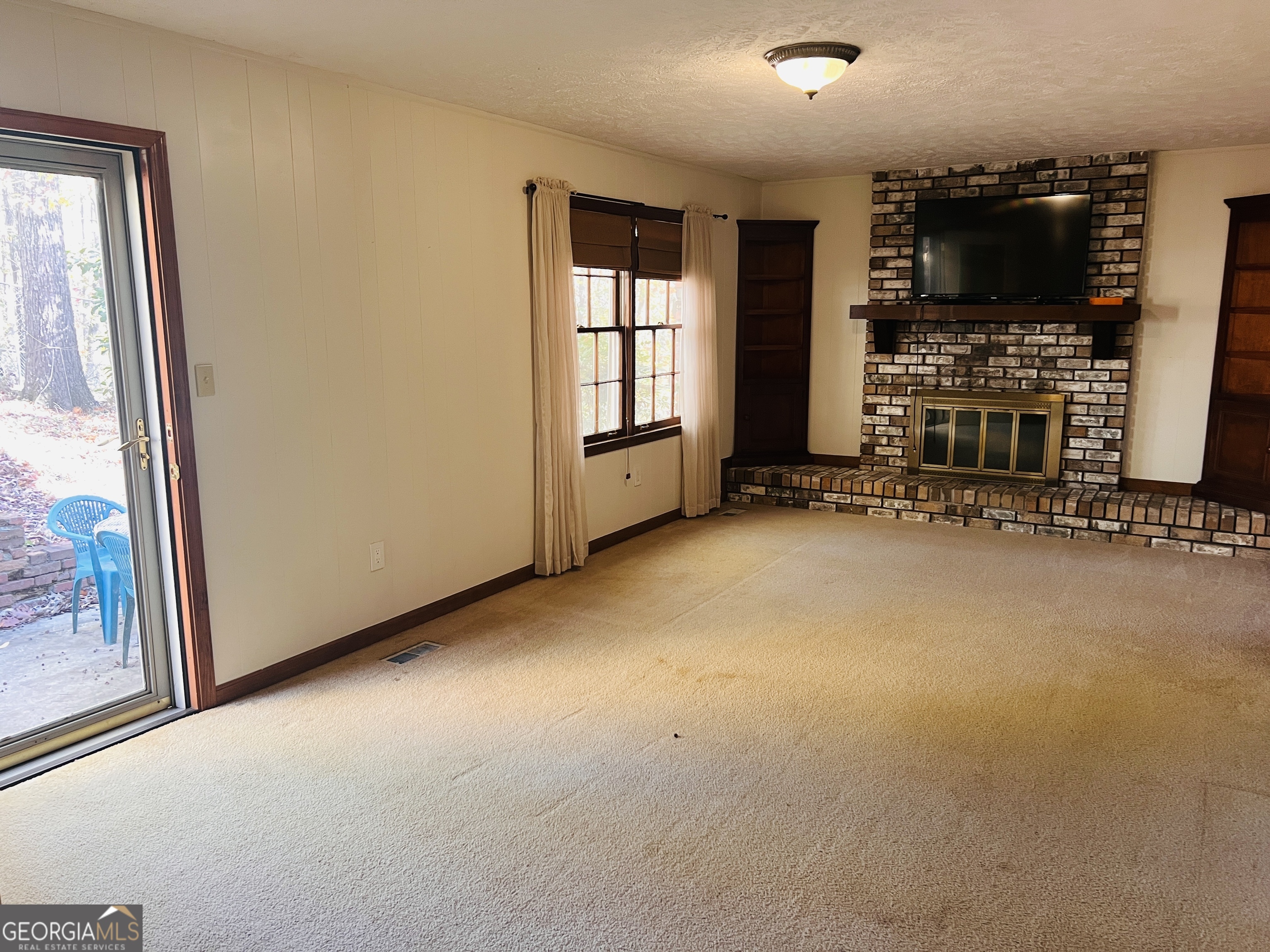 345 Caldwell Circle Athens, GA 30605 - Photo 9 of 38 an empty room with furniture flat screen tv and windows