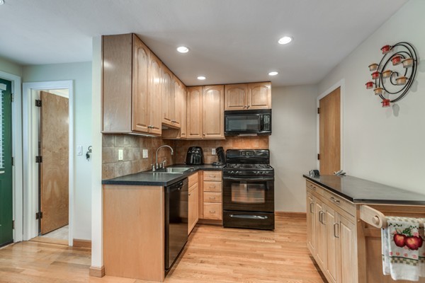 100 Hooper Road, Unit 100 Dedham, MA 02026 - Photo 8 of 28 Gallery Image 8