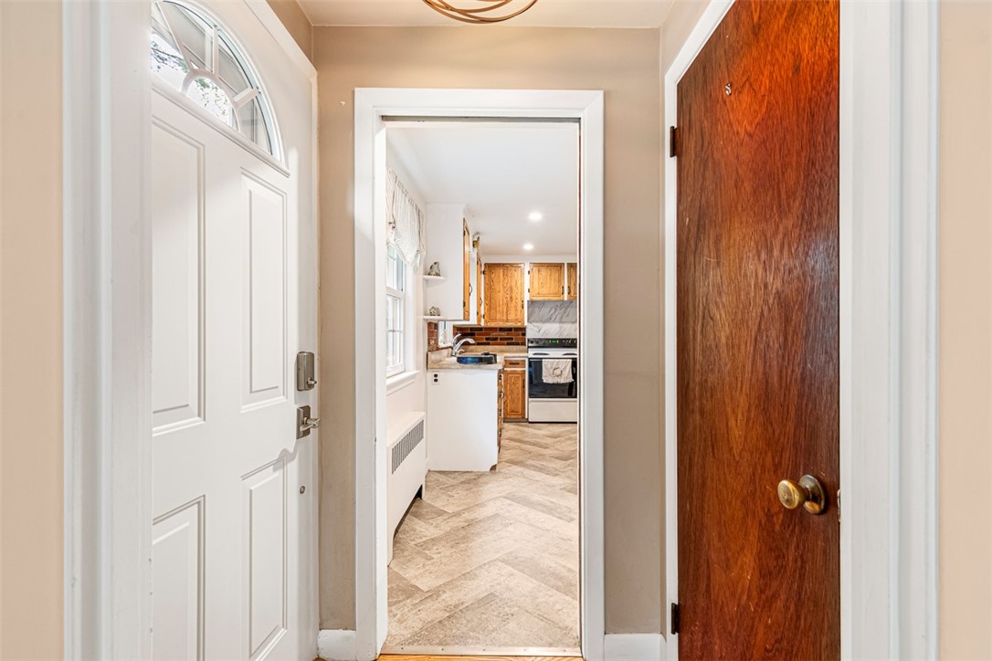 48 Barker Street Warwick, RI 02888 - Photo 6 of 41