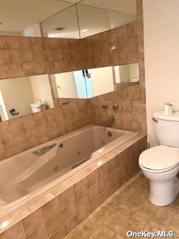 141 Great Neck Road, Unit 3A Great Neck, NY 11021 - Photo 10 of 15 a bathroom with a bathtub and a toilet