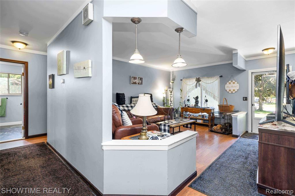 31720 Kelly Road Roseville, MI 48066 - Photo 9 of 42