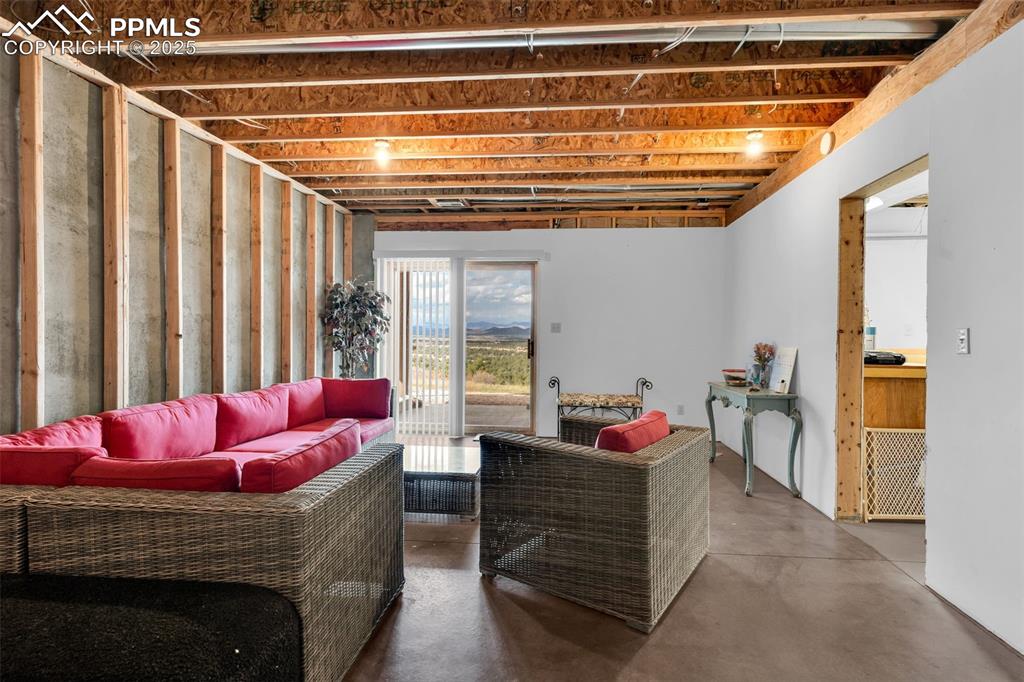 1350 Mitchell Mountain Road Westcliffe, CO 81252 - Photo 28 of 45 a living room with furniture