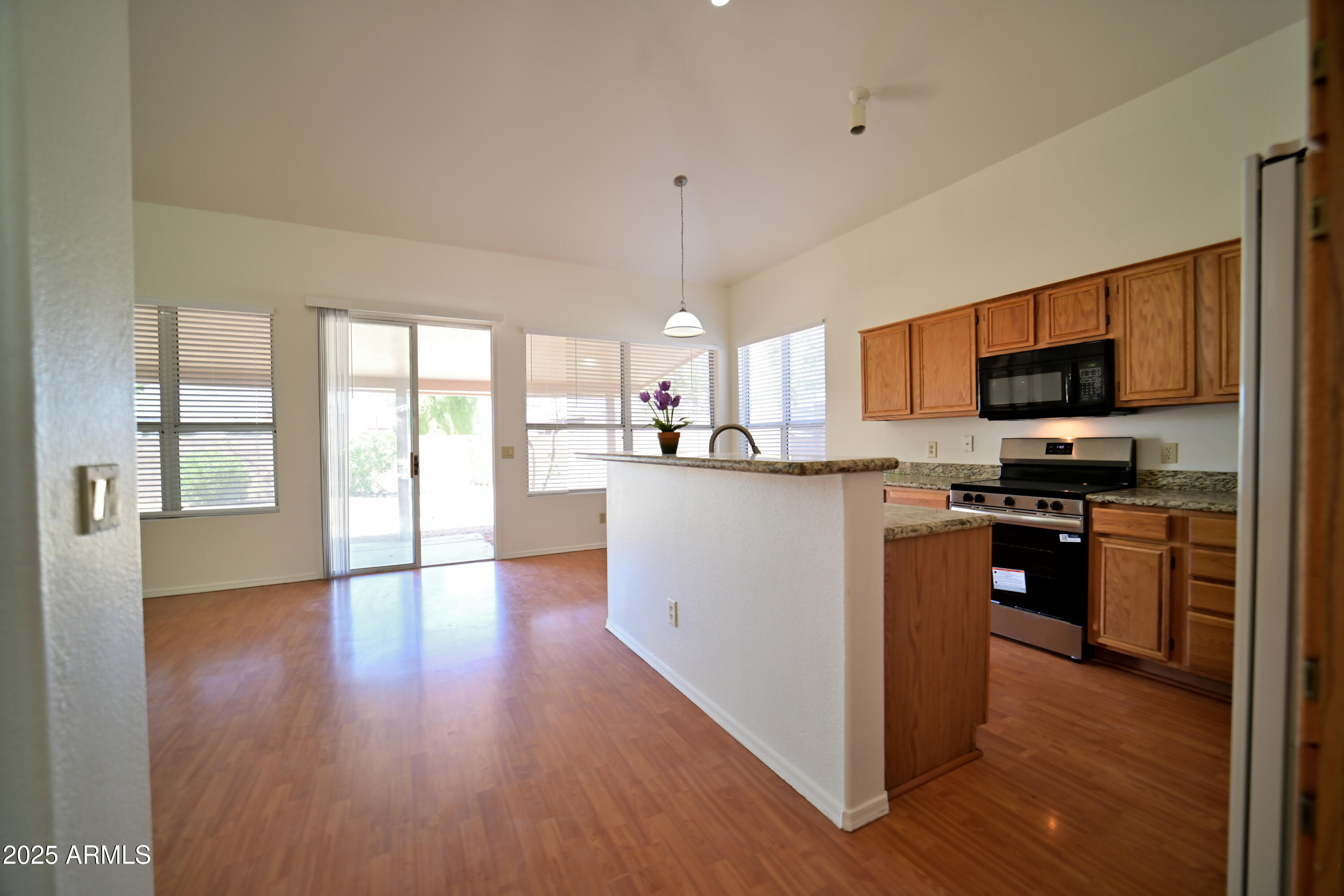 21914 North 74th Lane Glendale, AZ 85310 - Photo 7 of 26 Kitchen