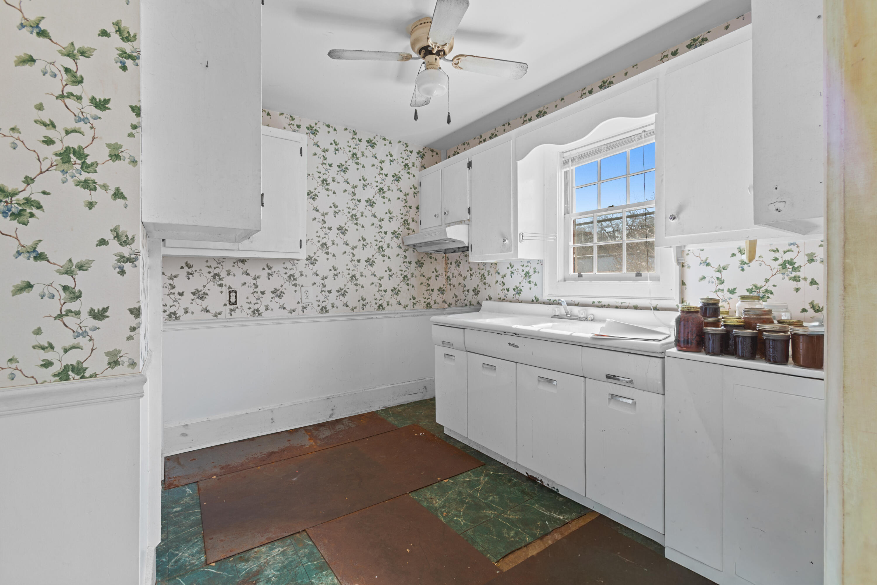 309 Heatley Street Moncks Corner, SC 29461 - Photo 10 of 25 309HeatleySt.NicoleBurbgePhoto-1