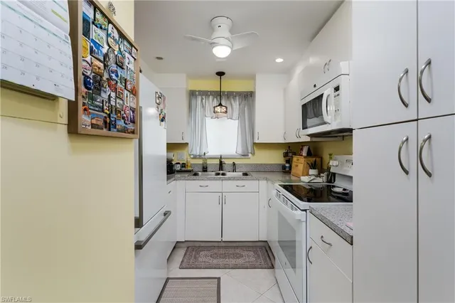 $1,900 | 1010 Manatee Road, Unit B304, Naples, FL 34114