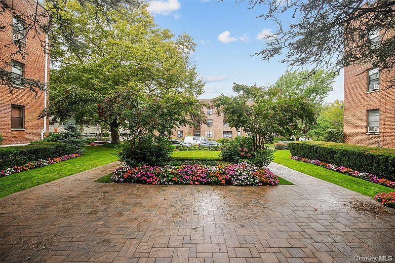 15 Canterbury Road, Unit C10 Great Neck, NY 11021 - Photo 19 of 22 Gallery Image 19