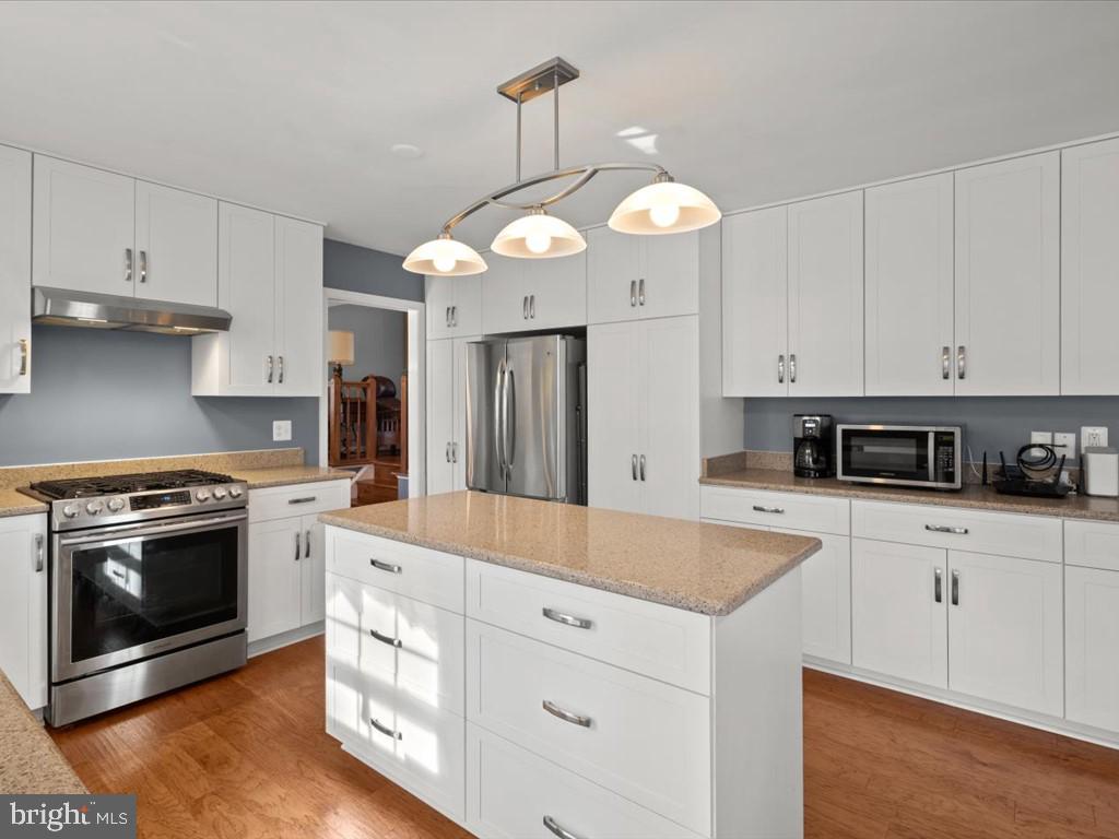 7701 Huntsman Boulevard Springfield, VA 22153 - Photo 17 of 50 Kitchen