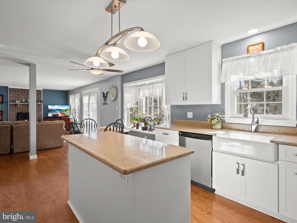 7701 Huntsman Boulevard Springfield, VA 22153 - Photo 19 of 50 Kitchen