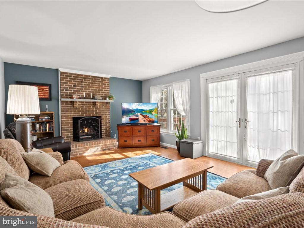 7701 Huntsman Boulevard Springfield, VA 22153 - Photo 25 of 50 Family Room