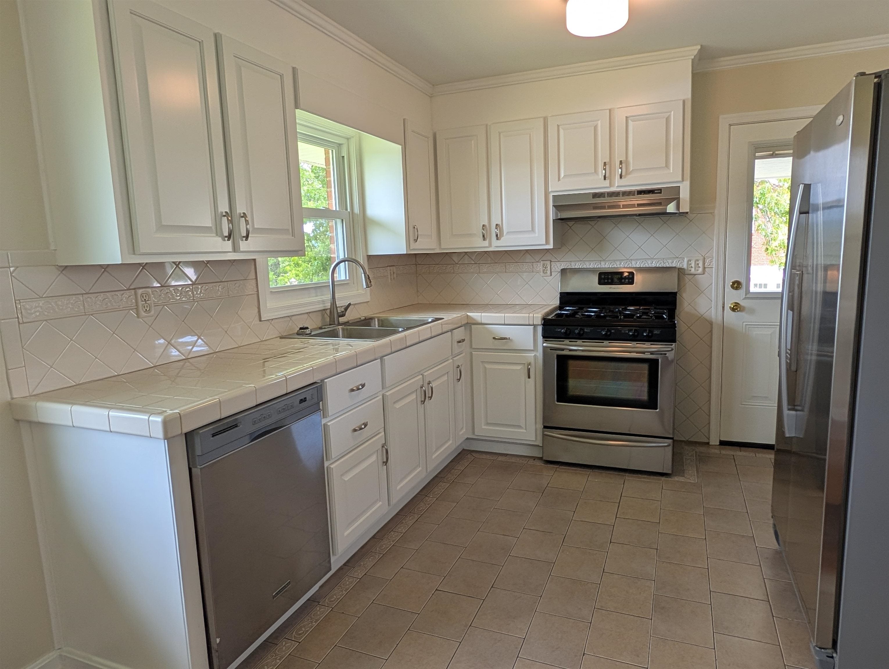 7681 Brandon Road Radford, VA 24141 - Photo 6 of 40 Gallery Image 6