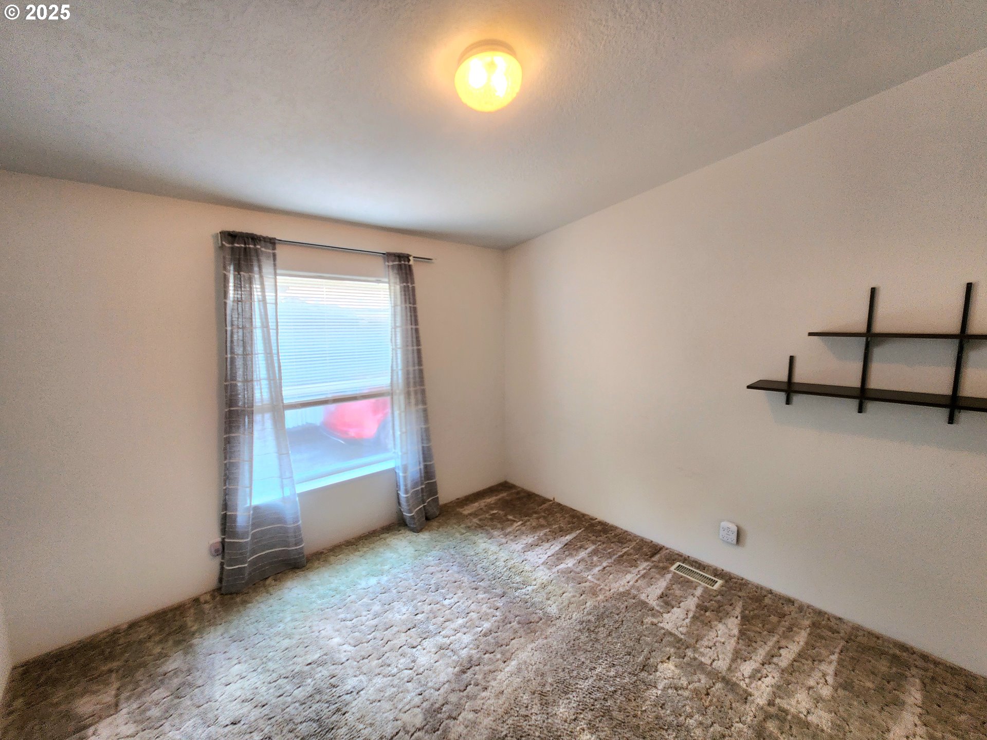 1125 58th Street, Unit 6 Springfield, OR 97478 - Photo 17 of 27 an empty room with windows
