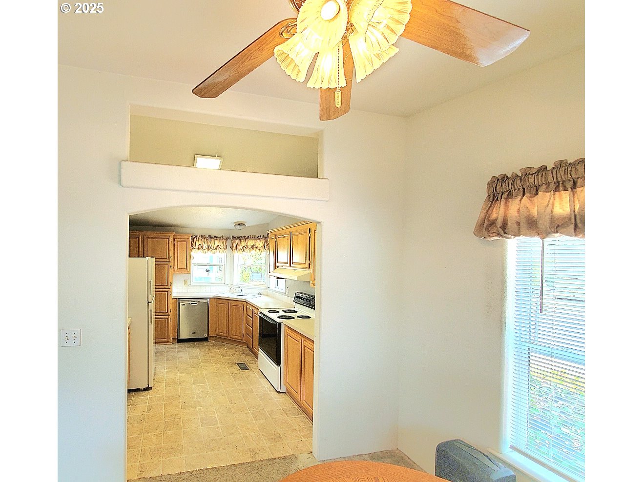 1125 58th Street, Unit 6 Springfield, OR 97478 - Photo 9 of 27 a bathroom with a sink a toilet and a bathtub