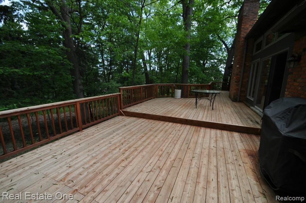 1274 Grandview Drive Rochester, MI 48306 - Photo 28 of 30 26.jpg