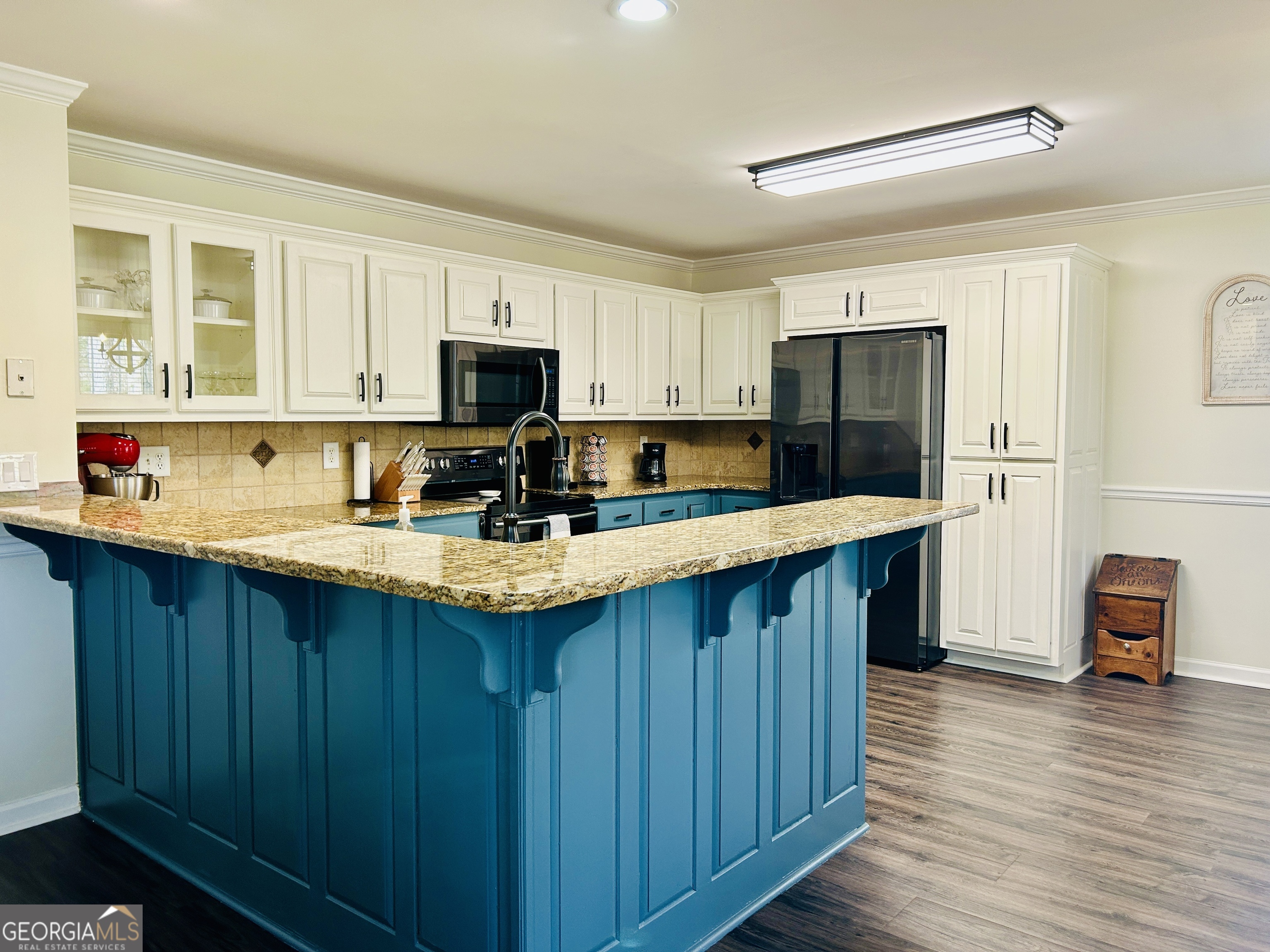 129 Rockwind Way Demorest, GA 30535 - Photo 11 of 45 a kitchen with granite countertop wooden cabinets a stove a oven and a refrigerator