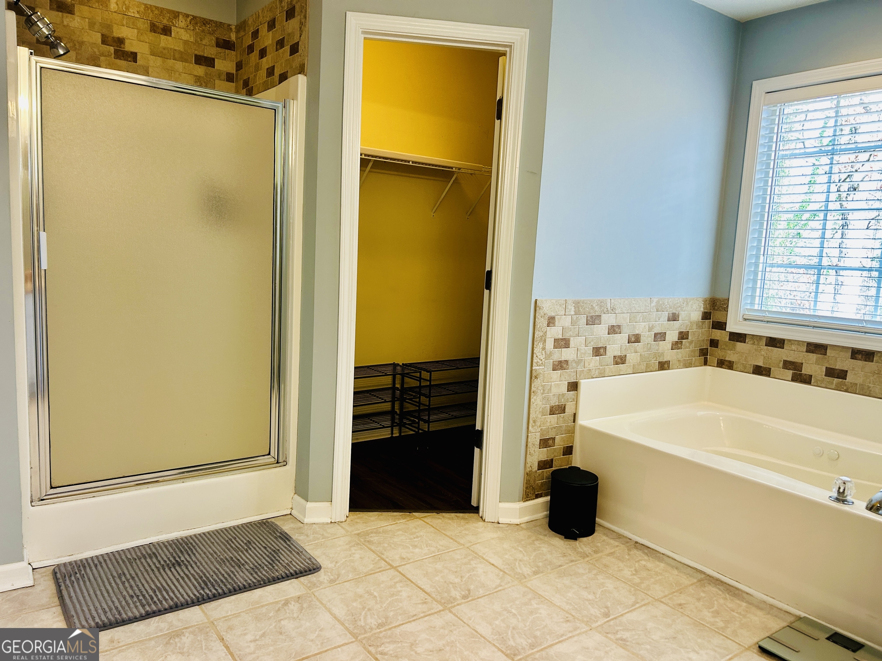 129 Rockwind Way Demorest, GA 30535 - Photo 28 of 45 a bathroom with a bathtub and a shower