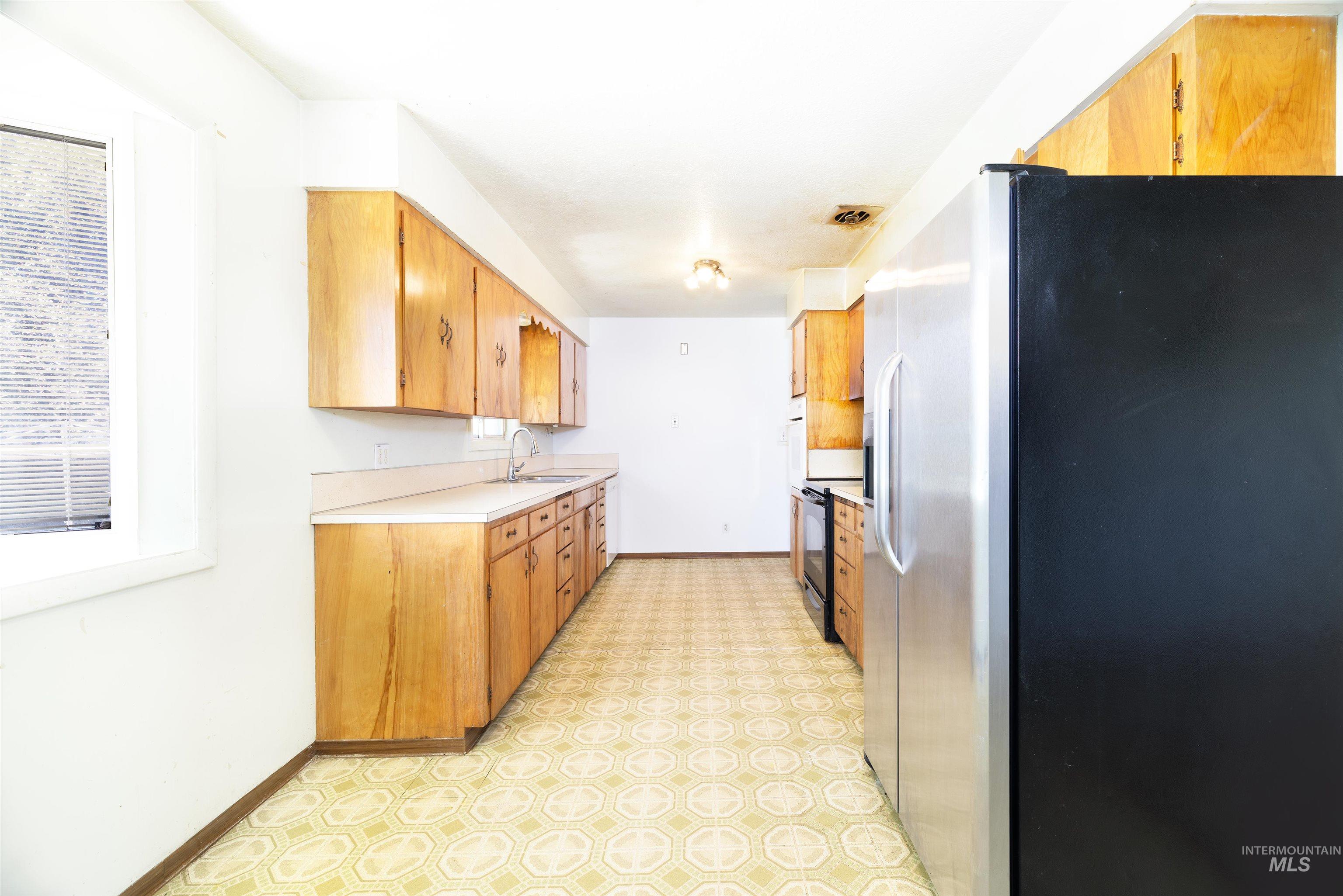 1811 North Maple Grove Road Boise, ID 83704 - Photo 6 of 33