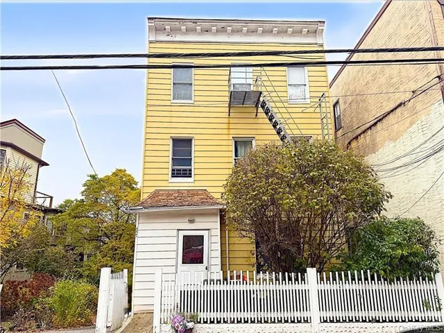 $3,000 | 437 Warburton Avenue, Unit 1, Hastings-on-Hudson, NY 10706