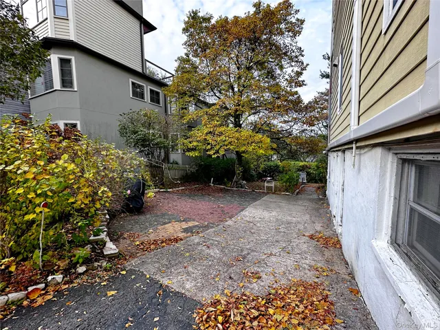 $3,000 | 437 Warburton Avenue, Unit 1, Hastings-on-Hudson, NY 10706