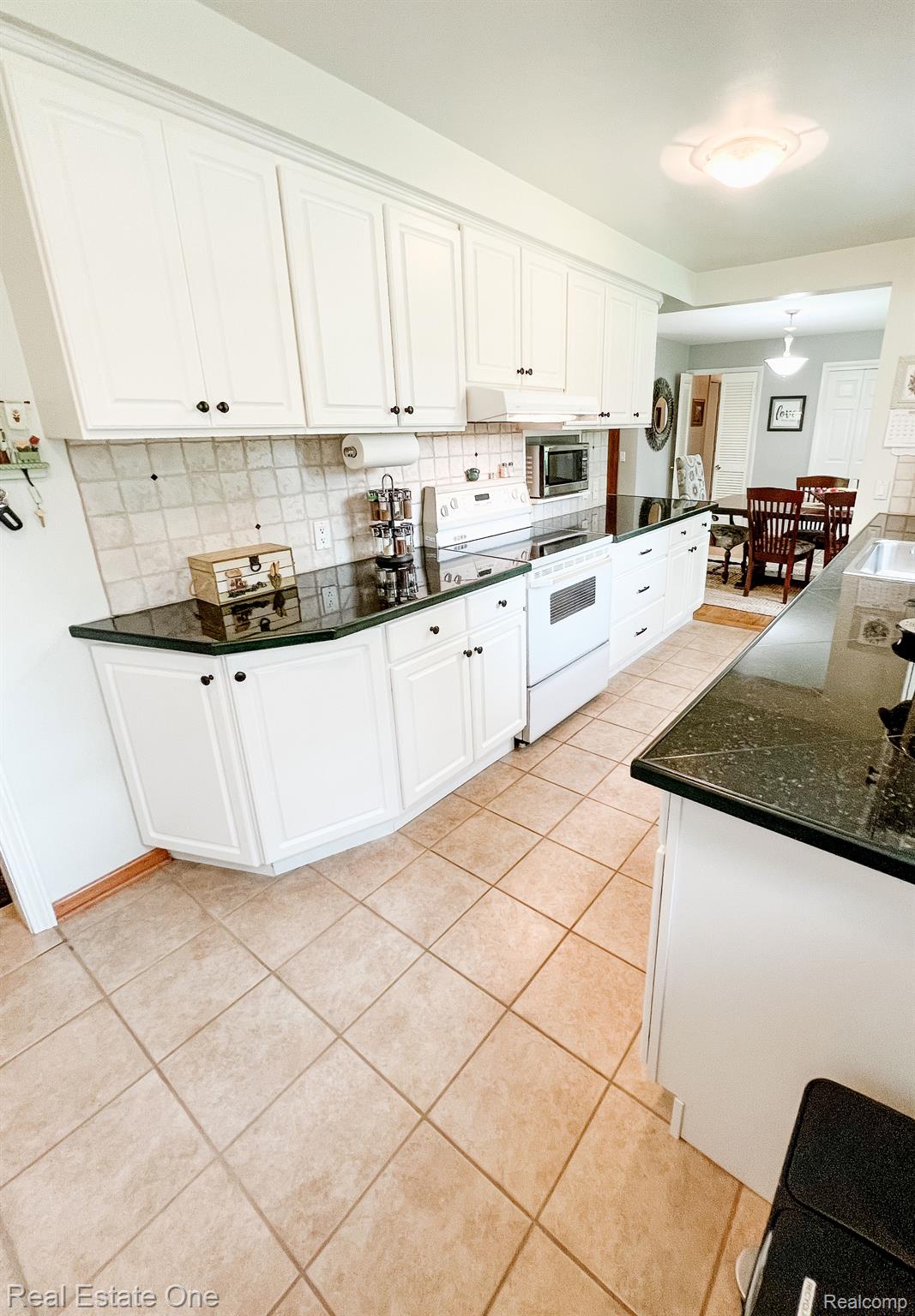 741 Ridgewood Road Rochester, MI 48306 - Photo 18 of 37 Gallery Image 18