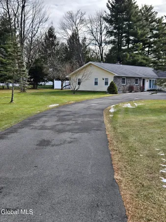 $1,600 | 7 Bedford Drive, Unit 1, Colonie, NY 12110