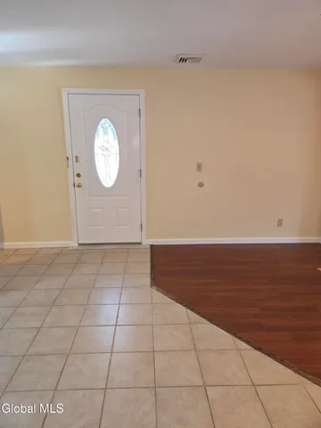 $1,990 | 7 Bedford Drive, Unit 1, Colonie, NY 12110