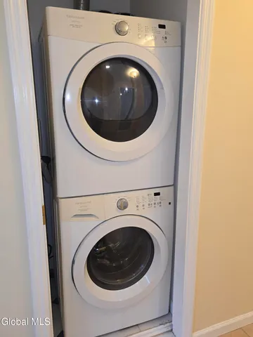 $1,990 | 7 Bedford Drive, Unit 1, Colonie, NY 12110