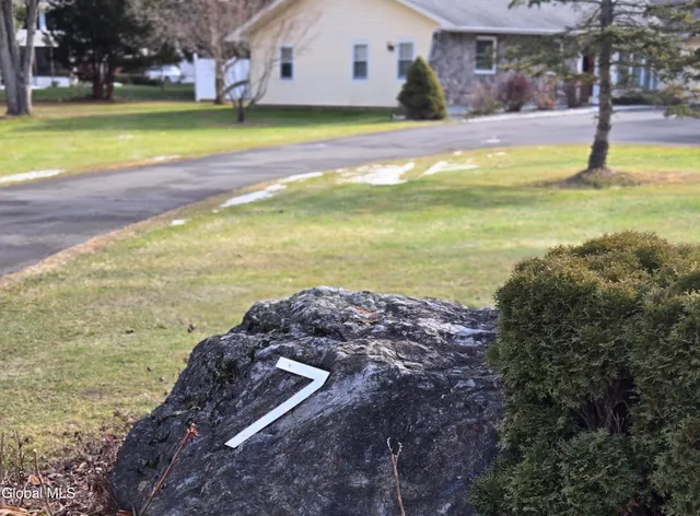 $1,990 | 7 Bedford Drive, Unit 1, Colonie, NY 12110