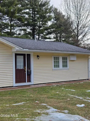 $1,990 | 7 Bedford Drive, Unit 1, Colonie, NY 12110