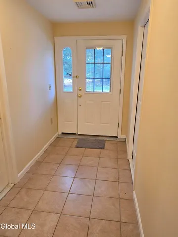 $1,990 | 7 Bedford Drive, Unit 1, Colonie, NY 12110