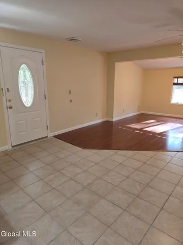 $1,990 | 7 Bedford Drive, Unit 1, Colonie, NY 12110