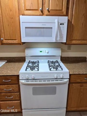 $1,990 | 7 Bedford Drive, Unit 1, Colonie, NY 12110