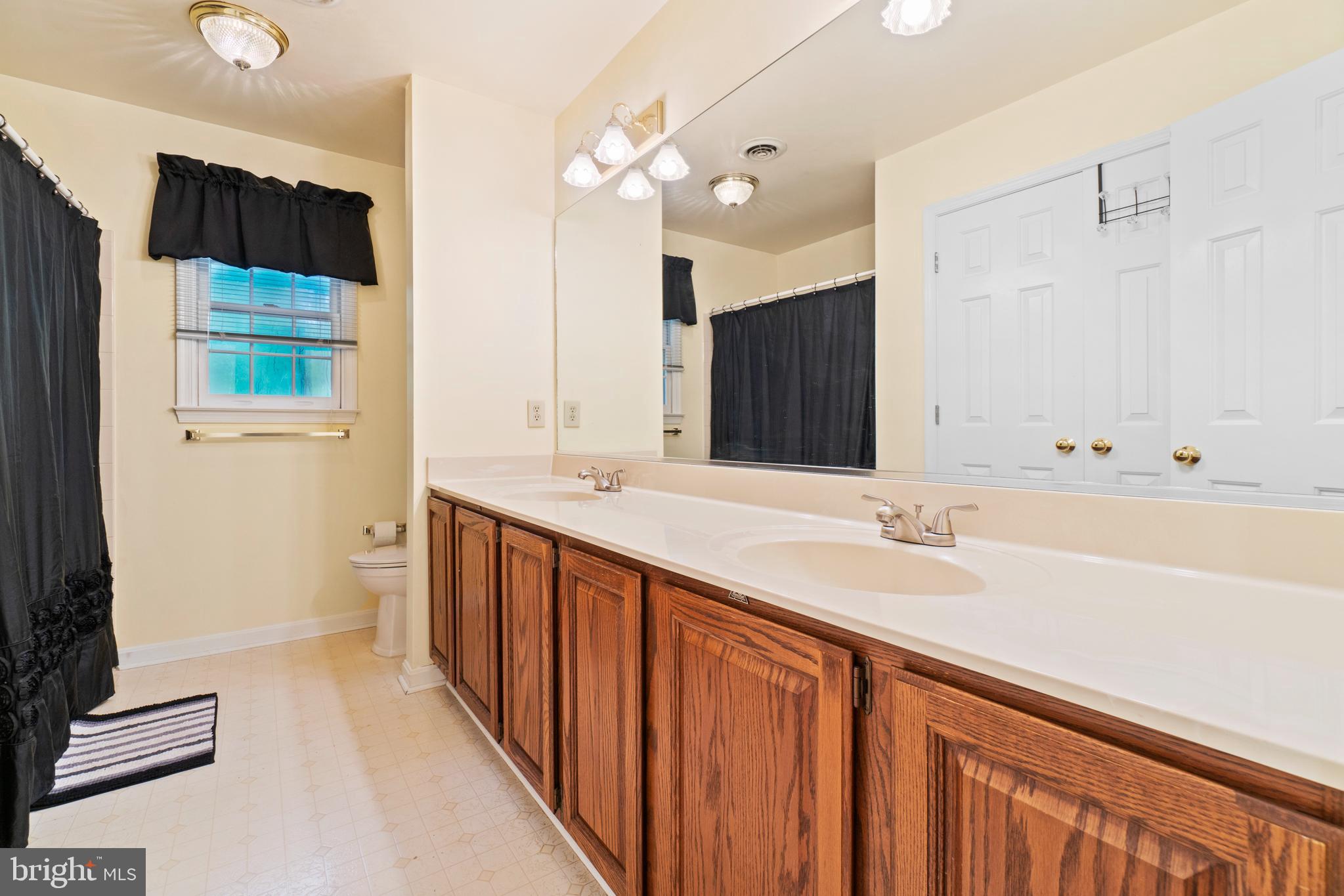 5 Winning Colors Road Stafford, VA 22556 - Photo 27 of 41 HALL BATH / DOUBLE SINK