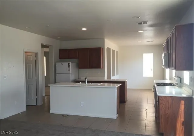 $2,100 | 3608 Tundra Swan Street, Las Vegas, NV 89122