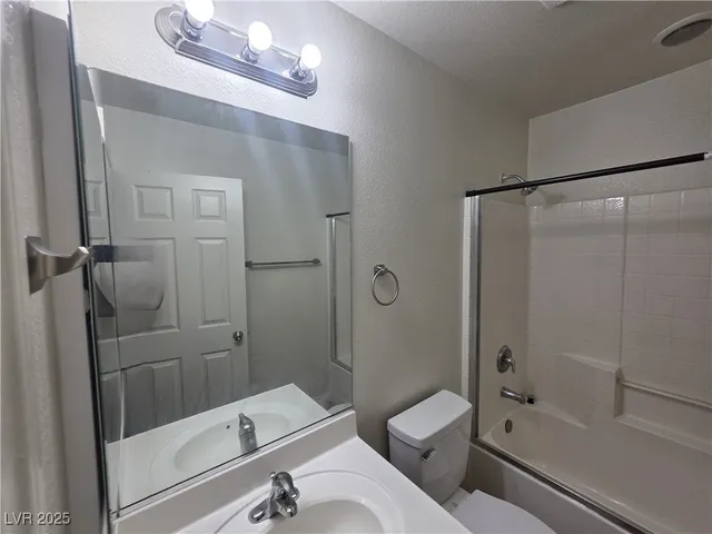 $2,100 | 3608 Tundra Swan Street, Las Vegas, NV 89122