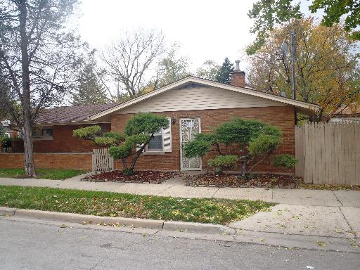 394 Olmsted Road Riverside, IL 60546 - Photo 1 of 11
