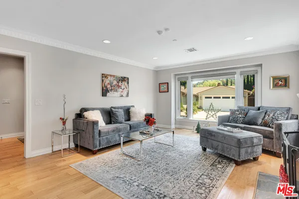 $2,025,000 | 3733 Willowcrest Avenue, Studio City, CA 91604