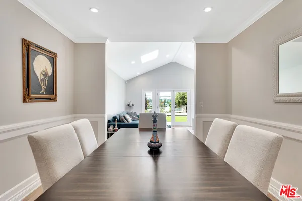 $2,025,000 | 3733 Willowcrest Avenue, Studio City, CA 91604