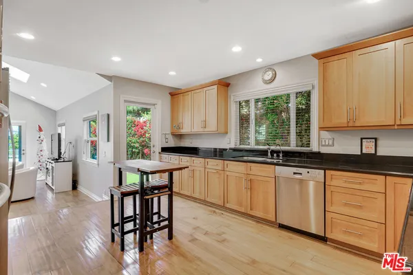 $2,025,000 | 3733 Willowcrest Avenue, Studio City, CA 91604