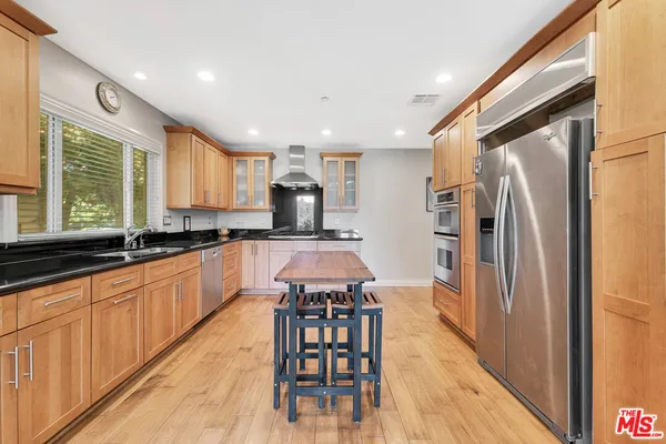 $2,025,000 | 3733 Willowcrest Avenue, Studio City, CA 91604