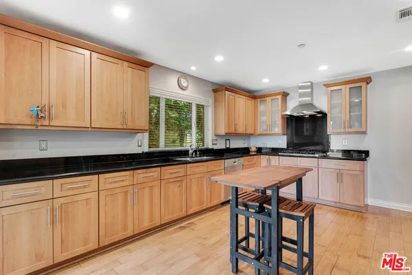 $2,025,000 | 3733 Willowcrest Avenue, Studio City, CA 91604