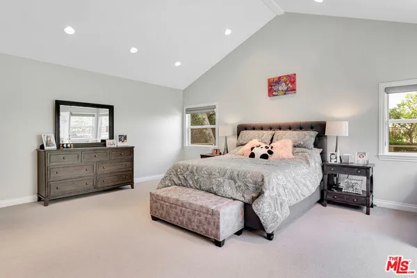 $2,025,000 | 3733 Willowcrest Avenue, Studio City, CA 91604