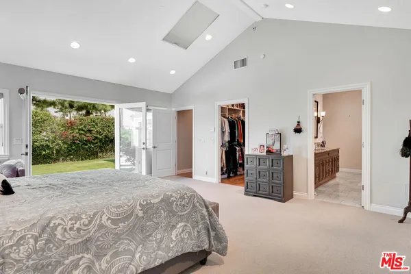 $2,025,000 | 3733 Willowcrest Avenue, Studio City, CA 91604