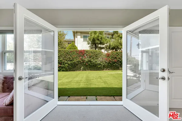 $2,025,000 | 3733 Willowcrest Avenue, Studio City, CA 91604