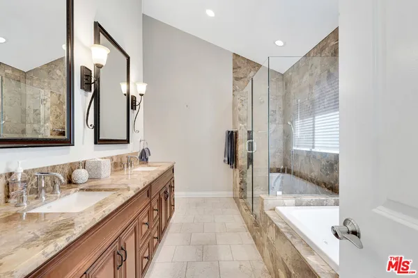 $2,025,000 | 3733 Willowcrest Avenue, Studio City, CA 91604