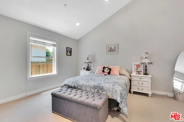 $2,025,000 | 3733 Willowcrest Avenue, Studio City, CA 91604