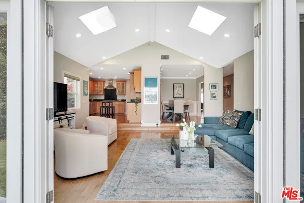 $2,025,000 | 3733 Willowcrest Avenue, Studio City, CA 91604